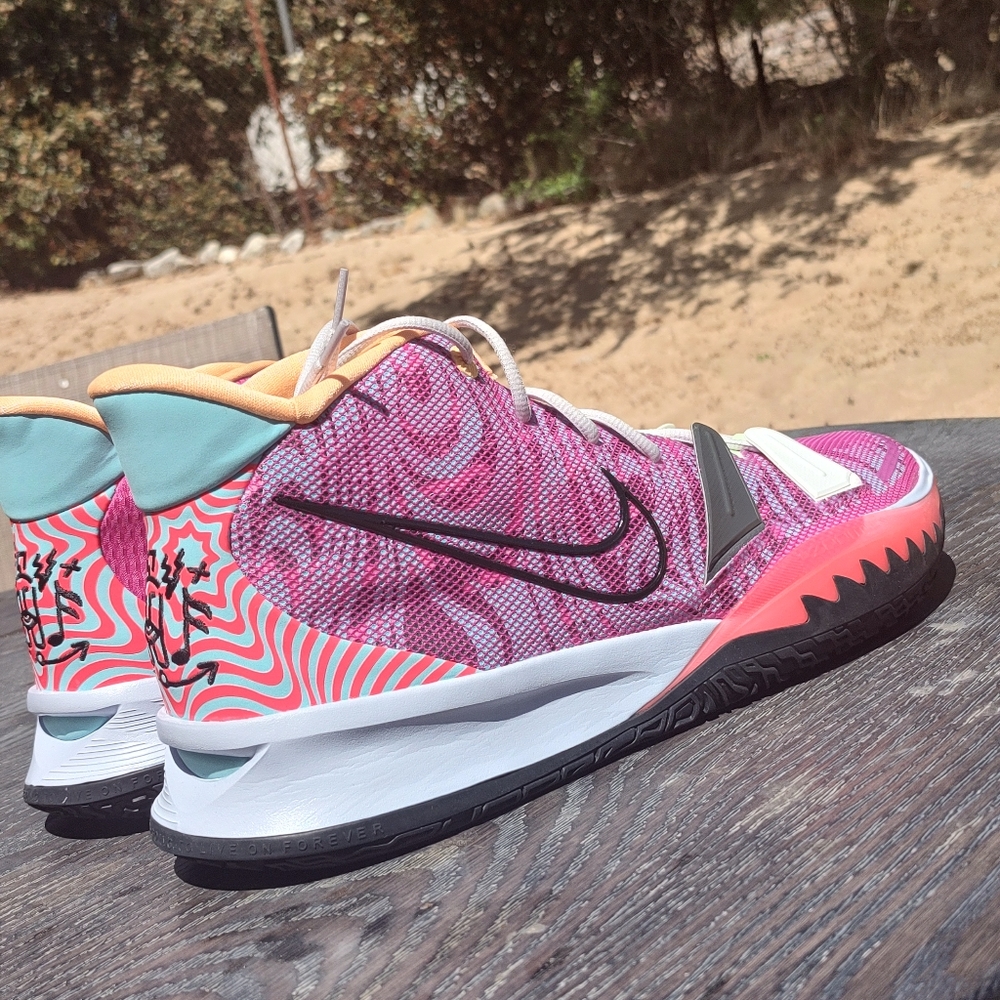 Nike kyrie basketball shoes